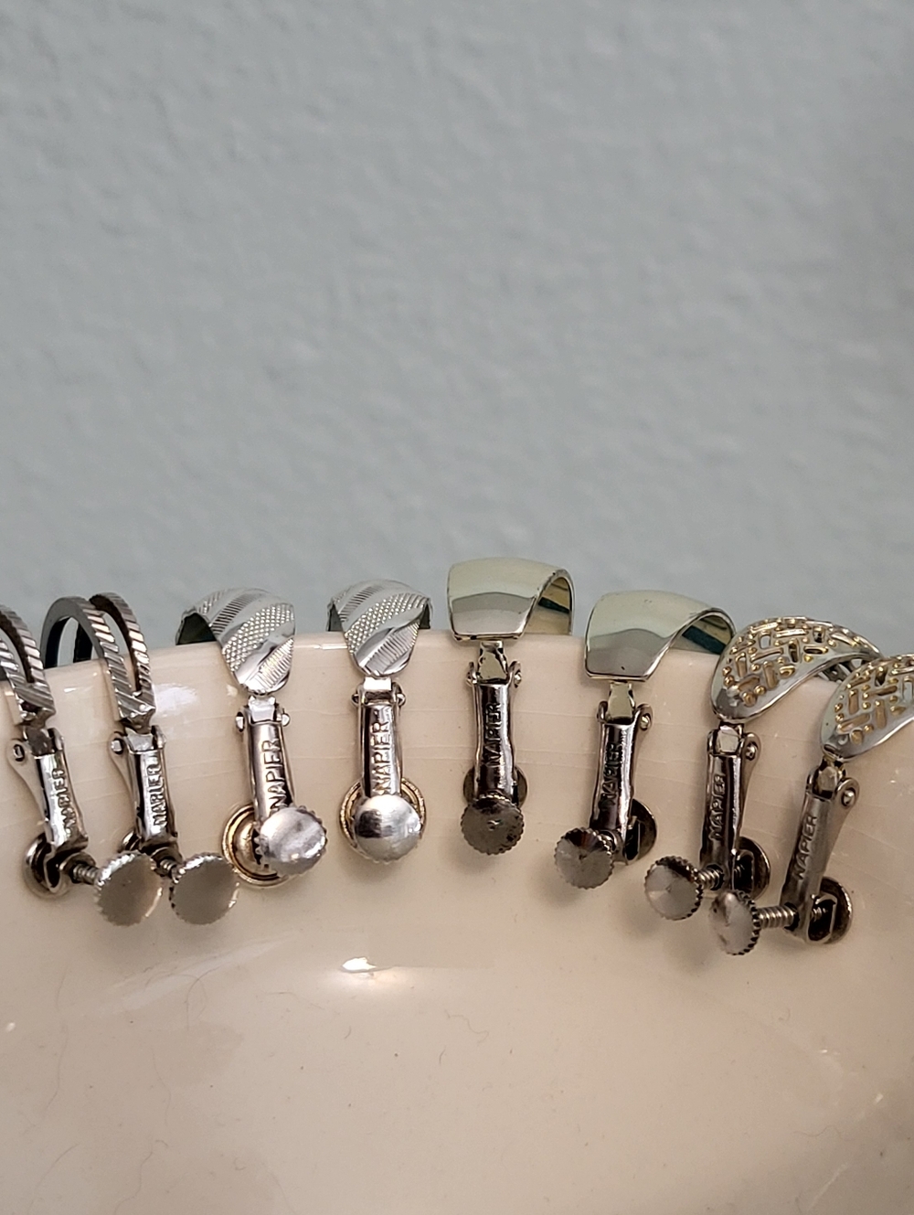 4pr Napier Clip On Earrings - Picture 2 of 5